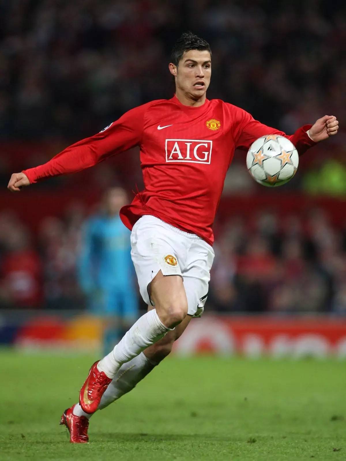 国足世预赛名单公布，新老结合备战