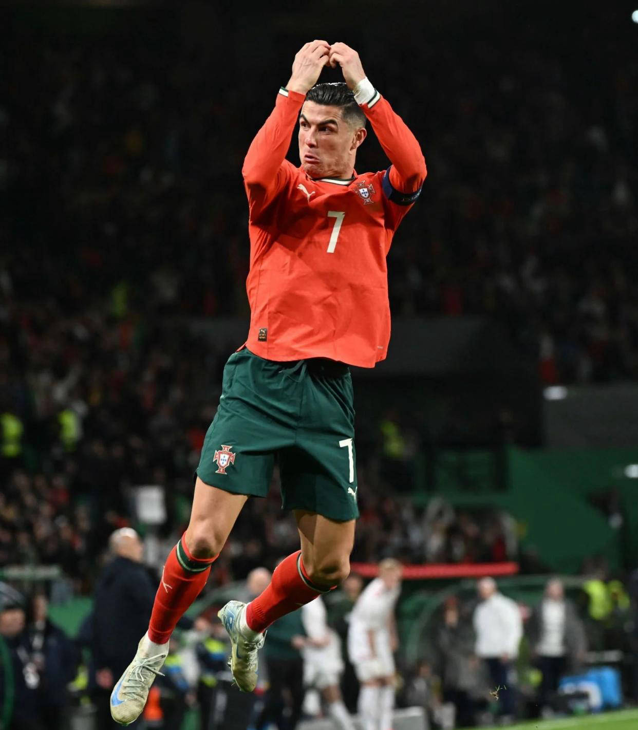 曼联足球俱乐部解雇主教练阿莫林