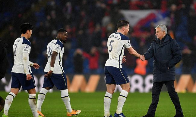 湖人大胜老鹰，东契奇创最快纪录，詹姆斯狂揽4项NBA历史第一，前无古人